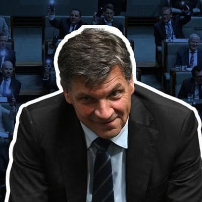 Parties hone attacks after Liberals change leader