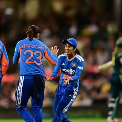 Australia beaten at SCG after big selection calls