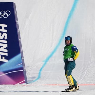 Baff double hopes bomb in Olympic snowboard cross final