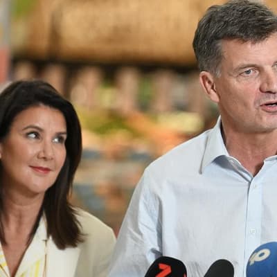 'Shut the door': Liberal leader mulls migration change