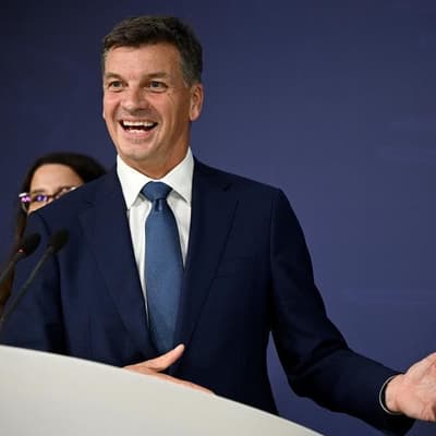 Liberal leader's unity call as allies rule front bench