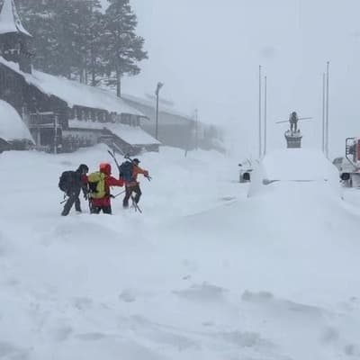 US rescuers battle winter storm to avalanche survivors