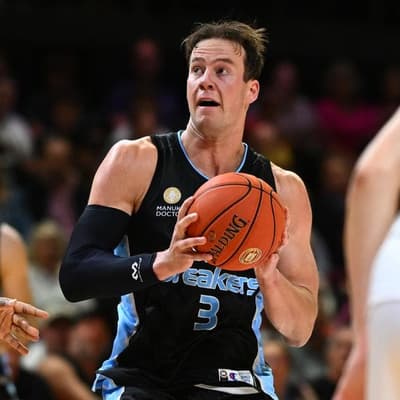 Breakers end NBL campaign by trouncing Taipans