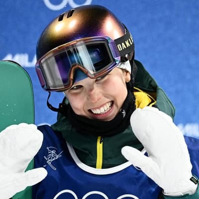 Aussie star, 16, soars into Olympic ski halfpipe final