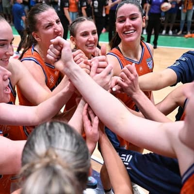 Fire down Flyers in thriller to make WNBL grand final