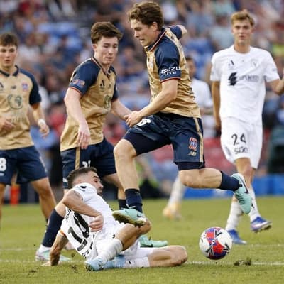 Eight straight: Jets roll on as Bayliss tames Bulls