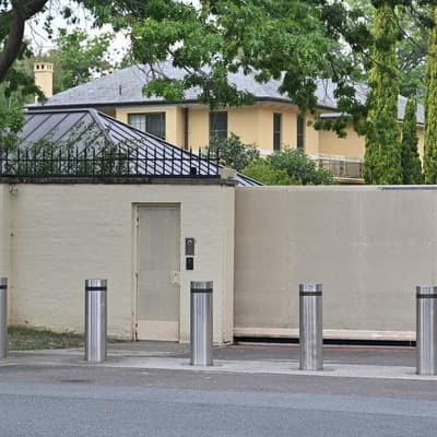 Threats to Chinese dance group linked to PM bomb scare