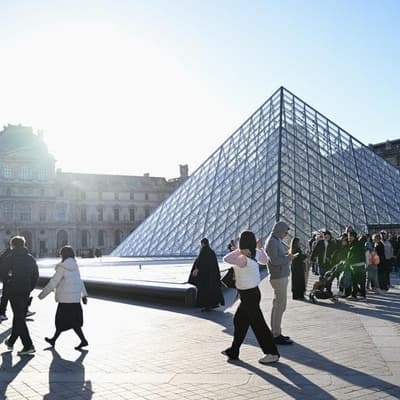 New boss for France's Louvre after brazen jewel heist