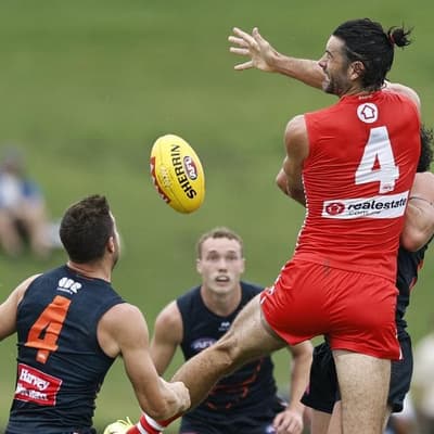 Grundy stars as Swans thrive amid Sydney wet