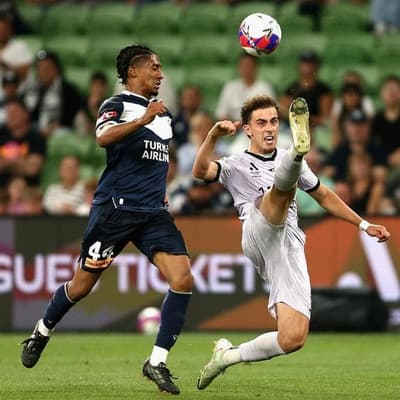 Old foes Victory, Adelaide settle for share of spoils