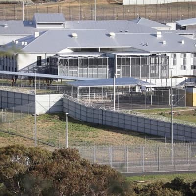 Prisoner allegedly contacted girlfriend he set on fire