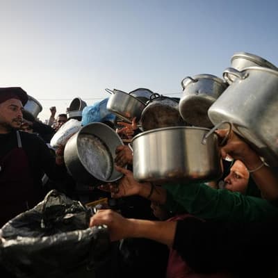 Gaza fuel running short after Israel closes borders