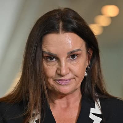 Jacqui Lambie's plea to the PM about women in uniform