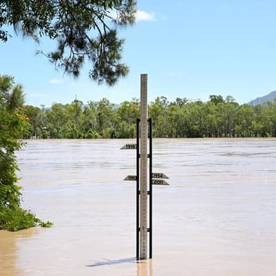 Big airlift of evacuees from flood-hit communities