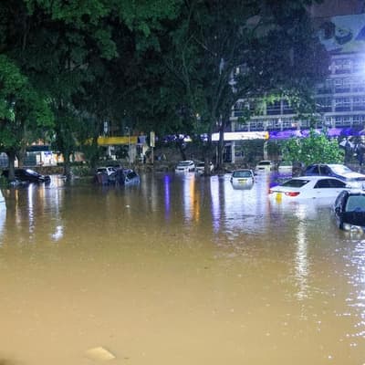 Flash floods in Kenyan capital kill 23, disrupt flights