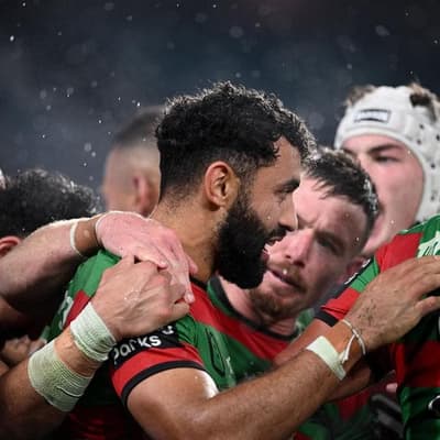 'Stay off the field': Bennett tells fans before record