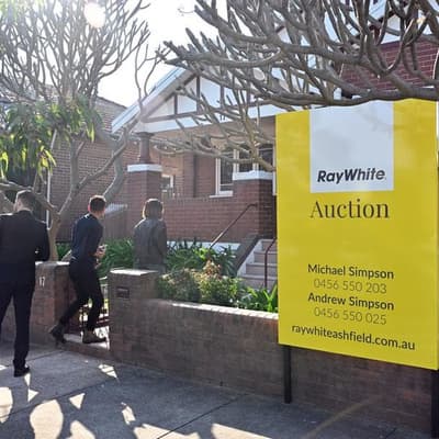 New homebuyers using smaller deposits, borrowing more