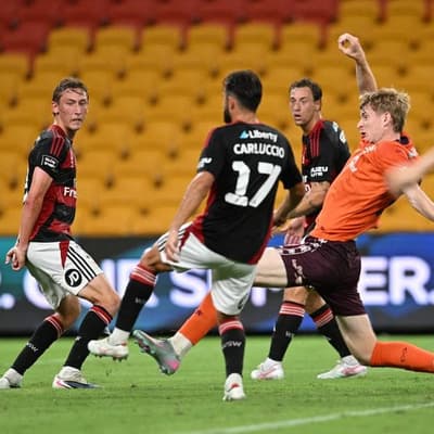 Roar's teenage debutant secures draw with WSW