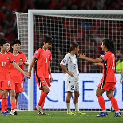 Koreans cruise into Asian Cup semis with Uzbek crushing