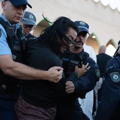 Prayers, protesters at end-of-Ramadan celebrations