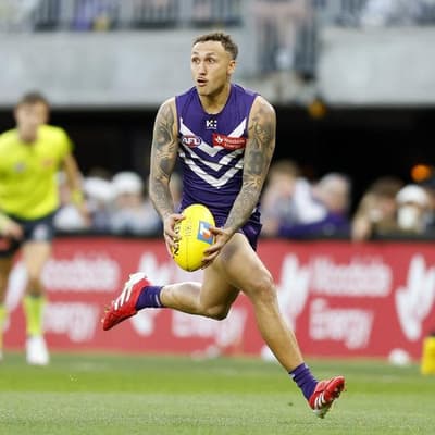 Brilliant Bolton shines as Dockers dismantle Demons
