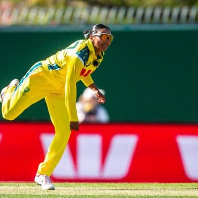 King offers selectors more headaches with T20 wickets