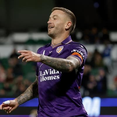 Taggart makes history to keep Perth's season alive