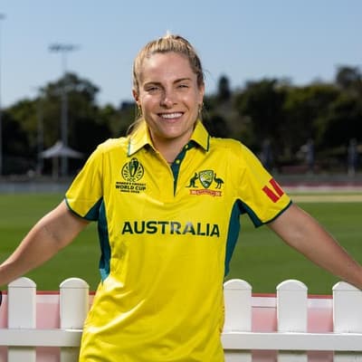 'Amazing' leader Molineux hailed despite bit-part role