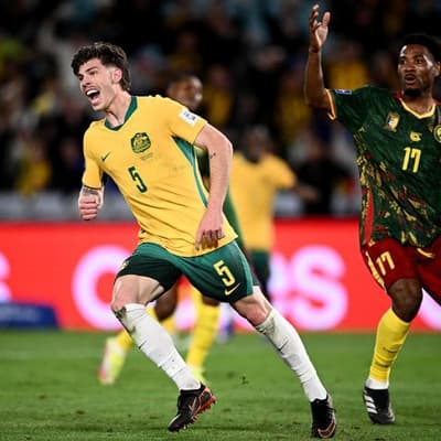 Late Bos goal helps stodgy Socceroos past Cameroon