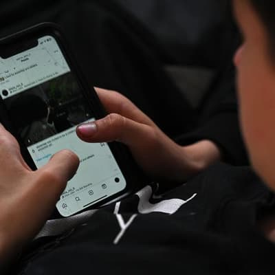 Tech firms 'taking the mickey' on teen social media ban