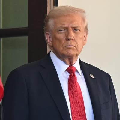 Shares dip, oil soars after Trump ramps up Iran threats