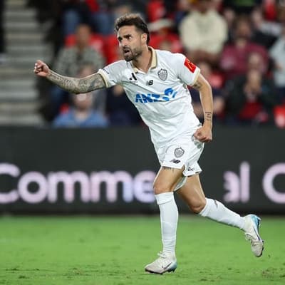 Reds and Auckland share points in fierce battle