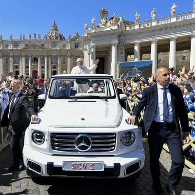 Pope Leo urges peace in first Easter mass