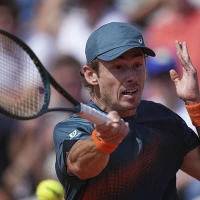 Gritty De Minaur takes revenge on Norrie