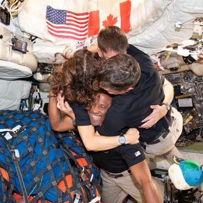 Astronauts to end moon mission in 'fireball' re-entry