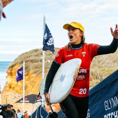 Patient Aussie ousts 'idol' to begin Bells defence