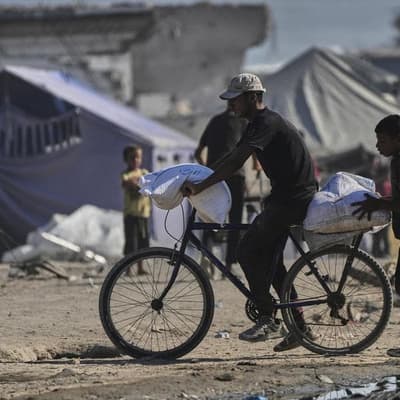 Israeli fire kills school girl in Gaza, medics say