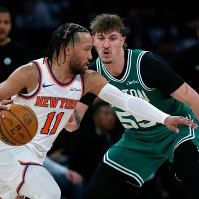 Knicks keep heat on Celtics, Raptors level with Hawks
