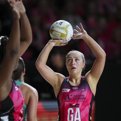 Adelaide thunder back to edge past winless Giants