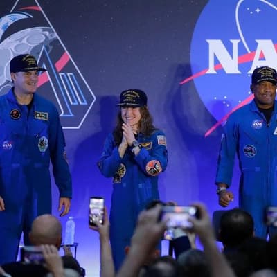 Rousing welcome back from moon for NASA astronauts
