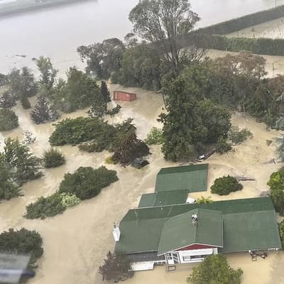 Cyclone Vaianu lashes New Zealand's North Island