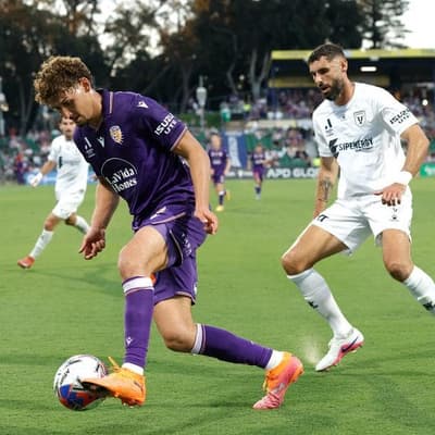 Tony Popovic's son the hero as Glory upset Macarthur