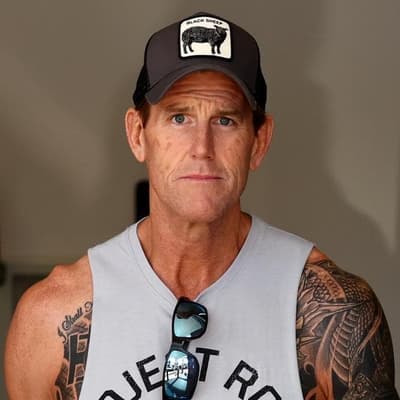 Roberts-Smith visits police after breaking silence