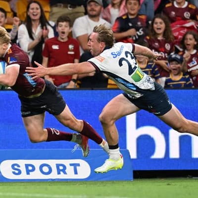 Reds flyhalf Gordon cleared of serious knee injury