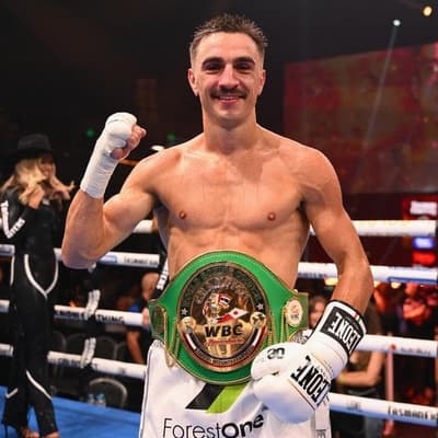 Headliner Moloney poised for late-career title surge