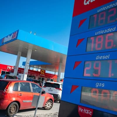 ASX dips, oil rises as conflict realities weigh heavily