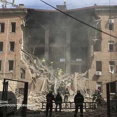 Russian forces pound Ukraine's Dnipro, killing 10