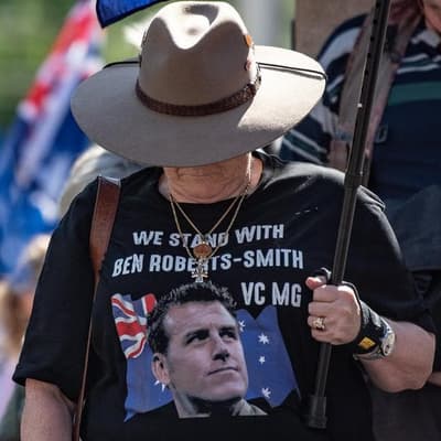 Roberts-Smith backers call for charges to be dropped