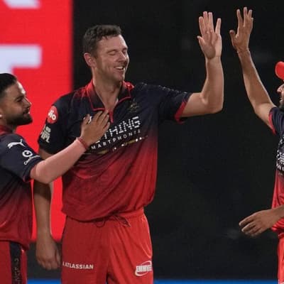 Master craftsman Hazlewood puts on an IPL clinic