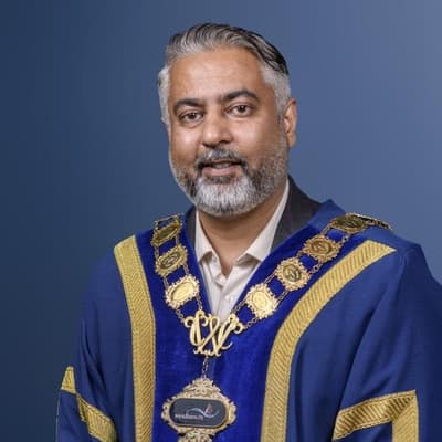 Calls for mayor to resign over sex offender reference